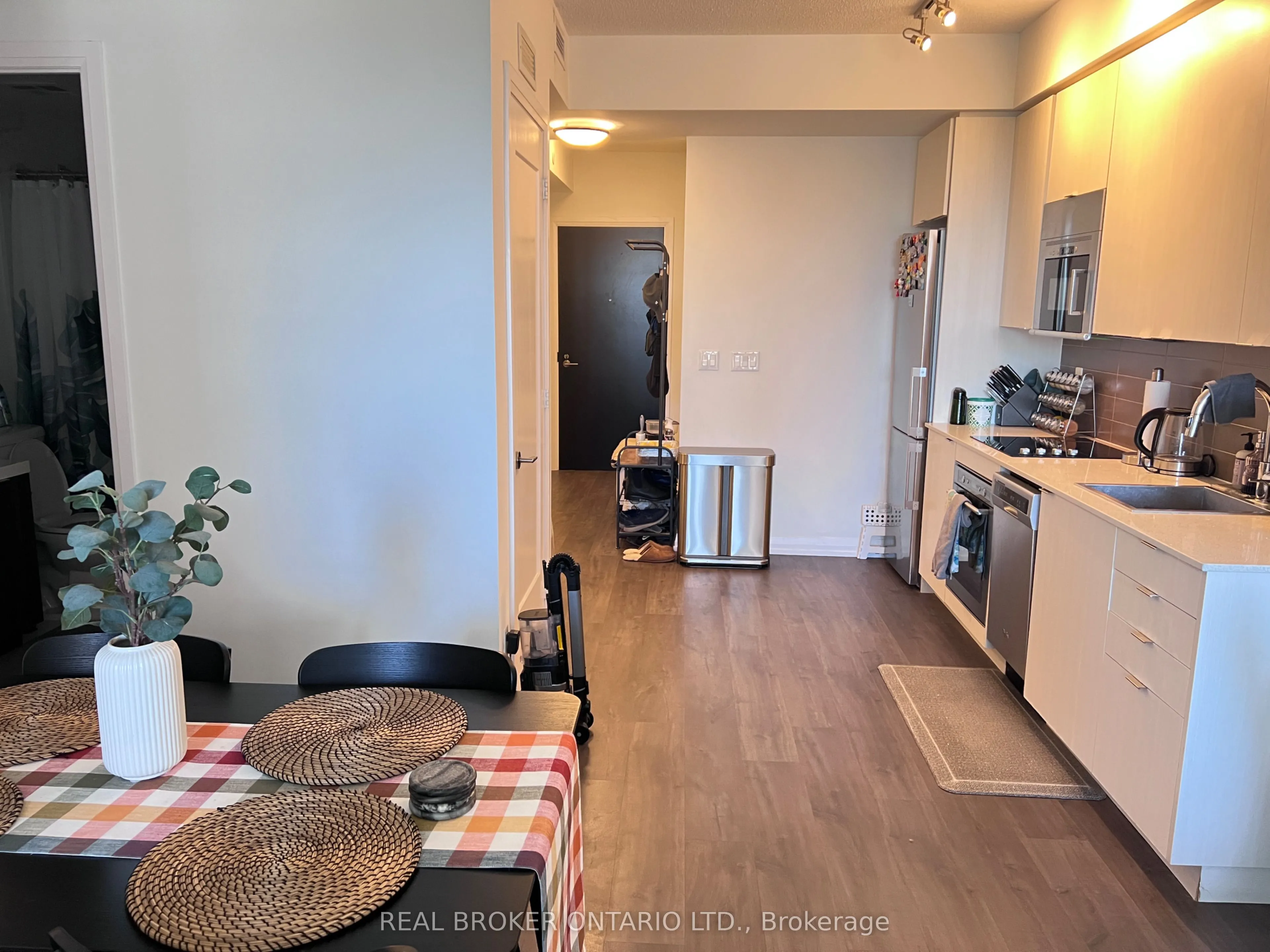 101 Erskine Avenue #1207