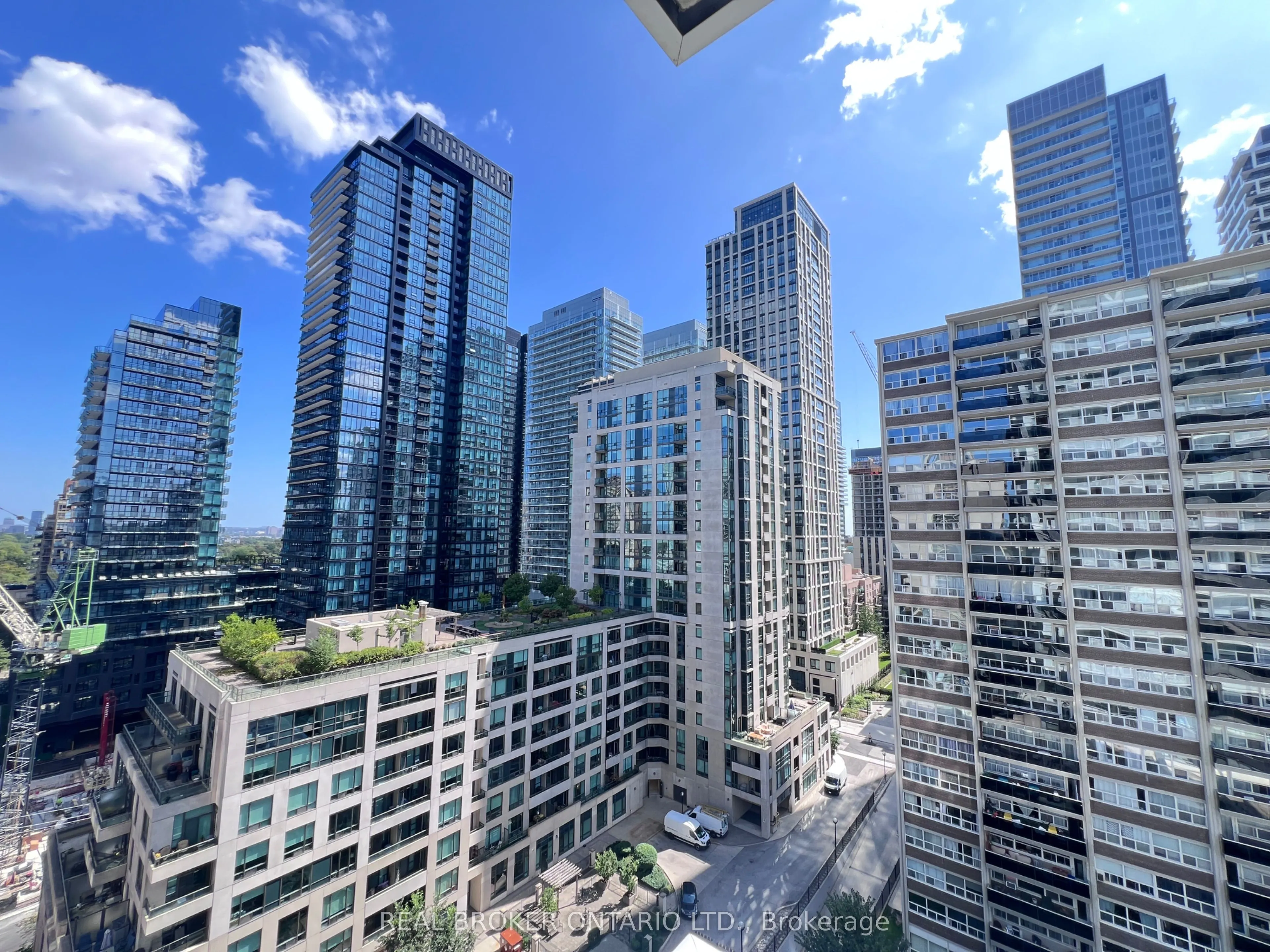 101 Erskine Avenue #1207