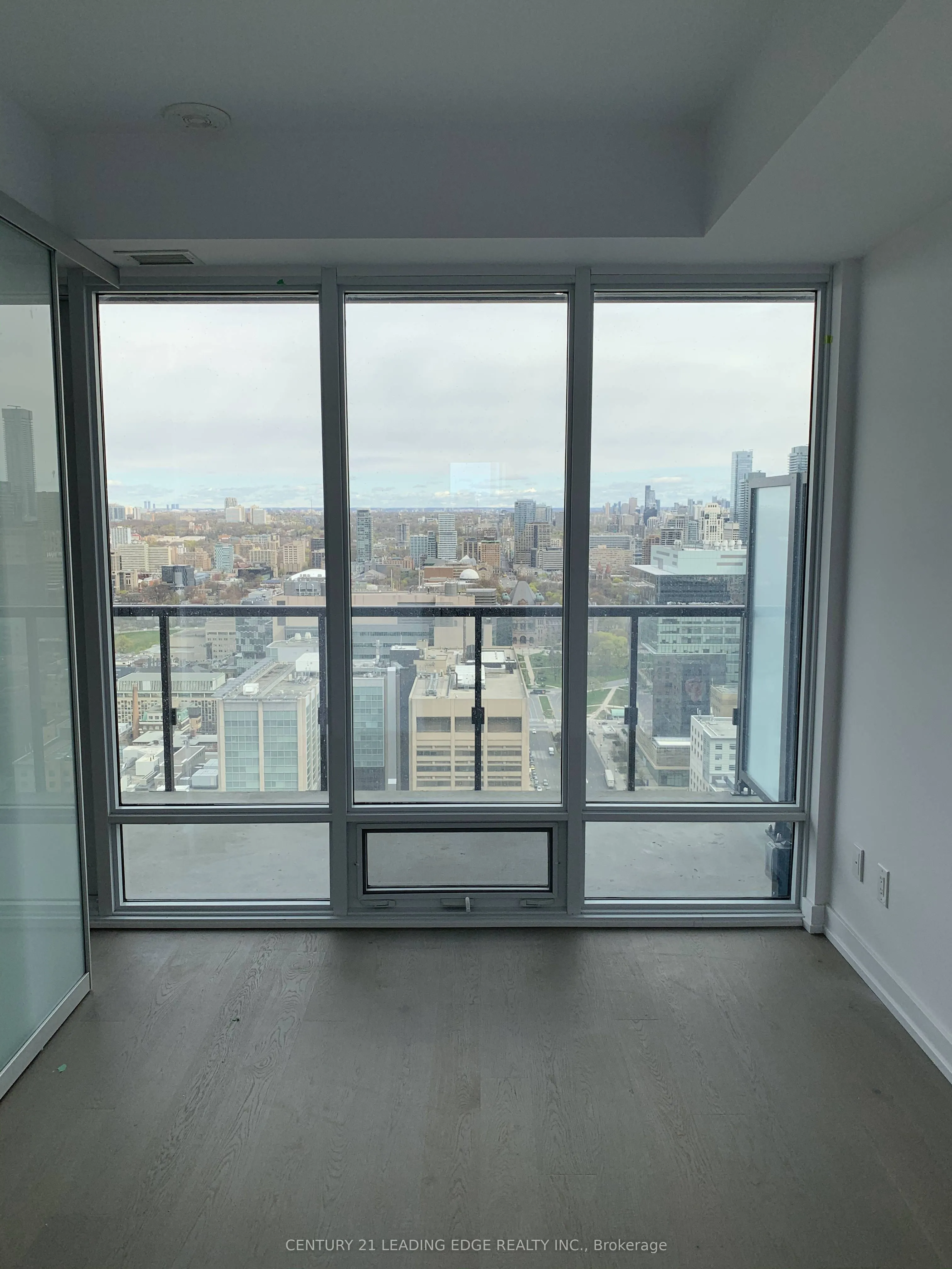488 University Avenue #3301