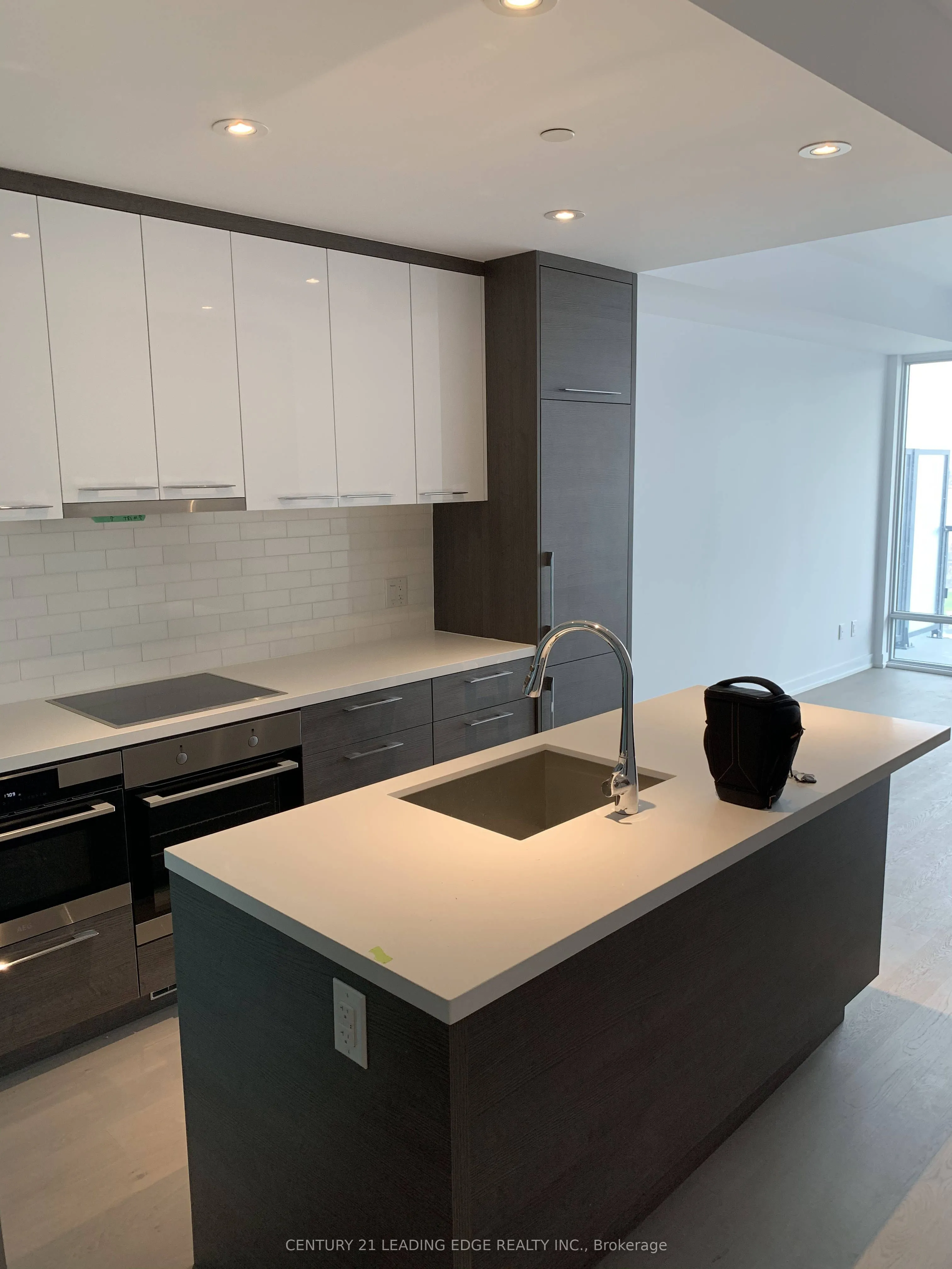 488 University Avenue #3301