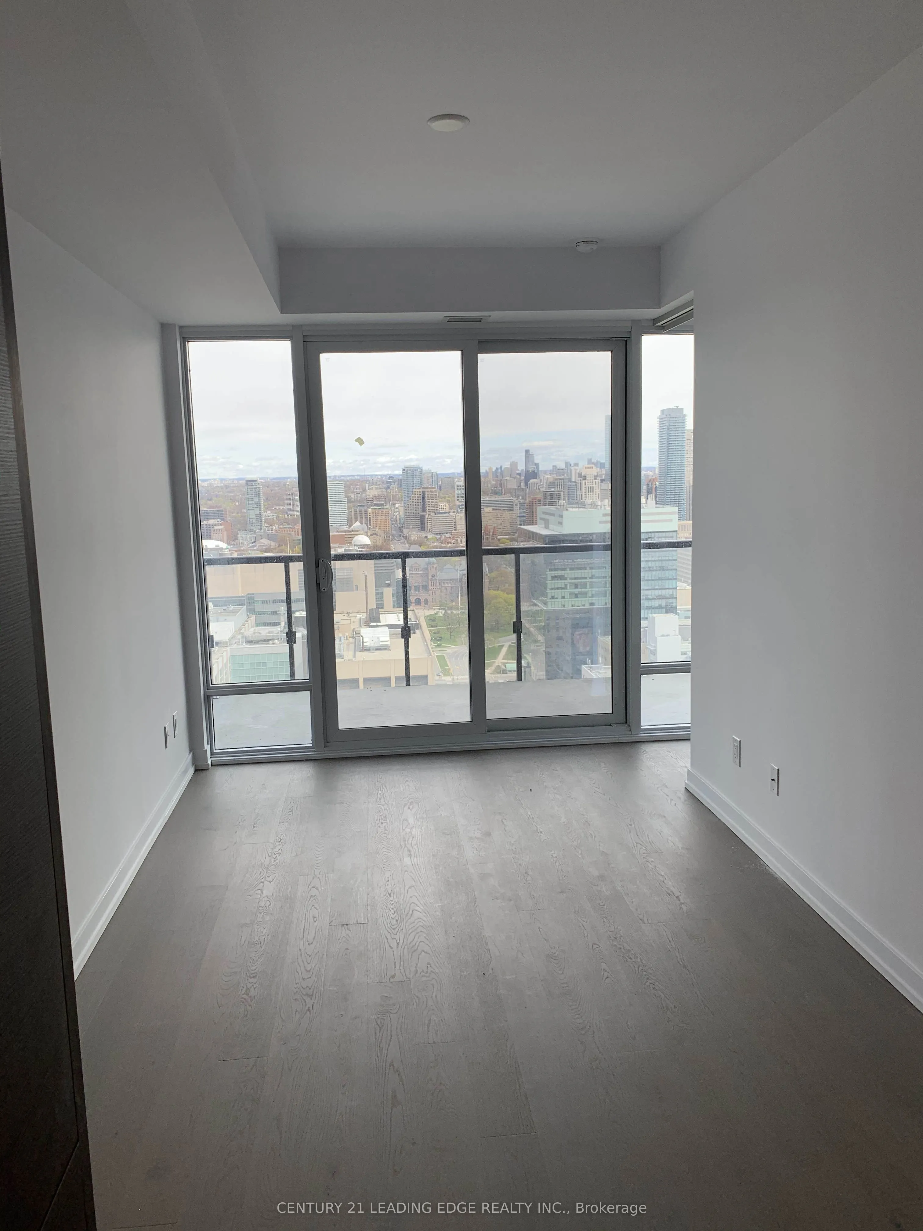 488 University Avenue #3301