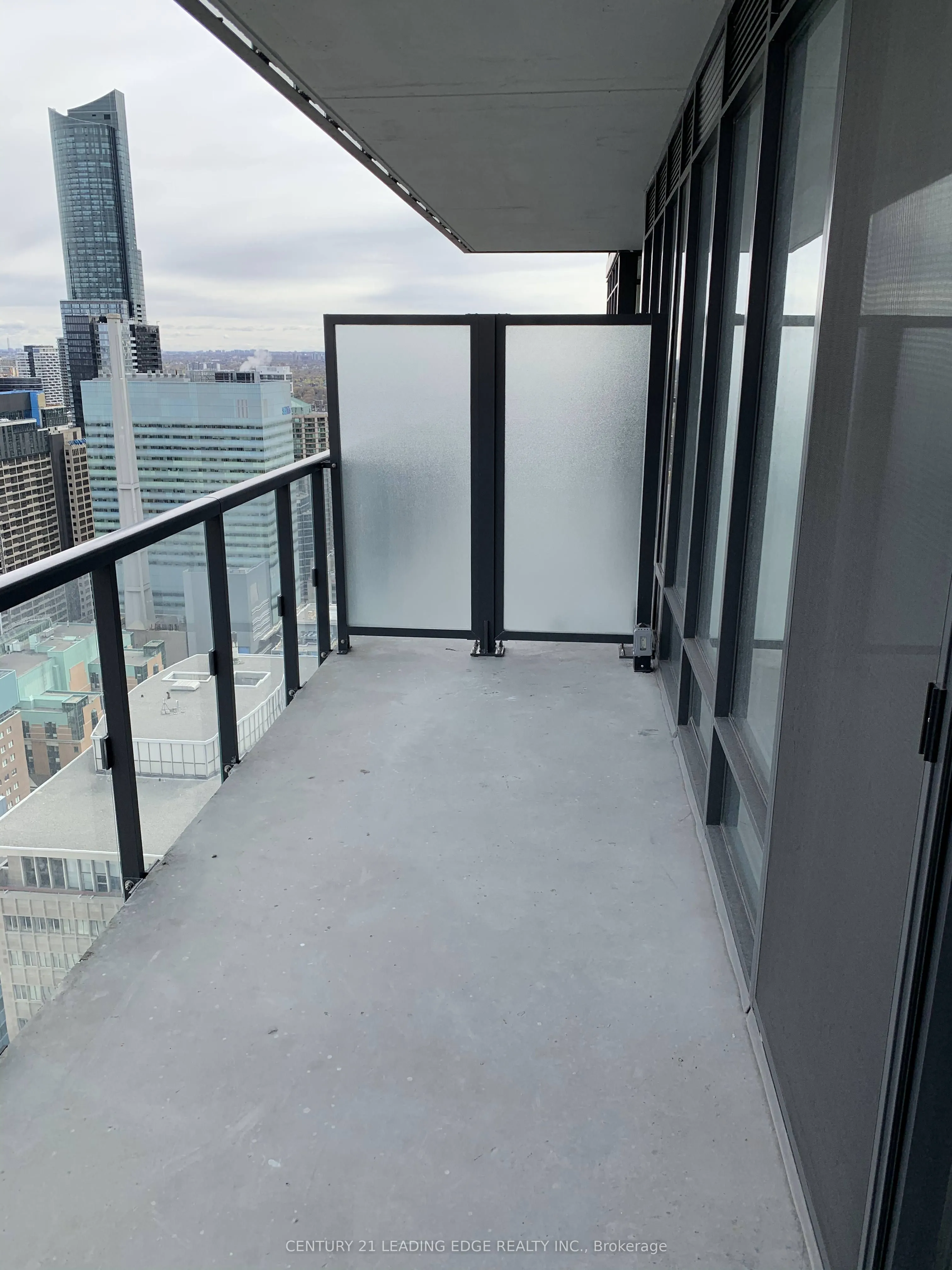 488 University Avenue #3301