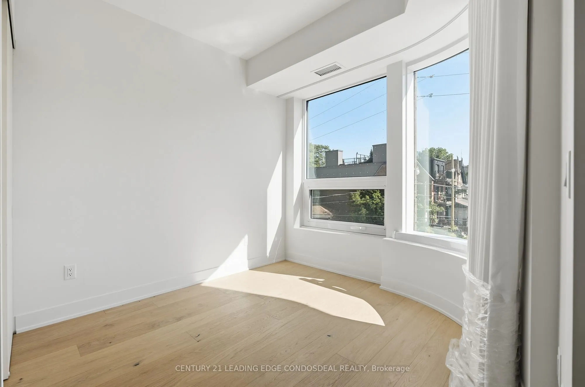 322 Dupont Street #207