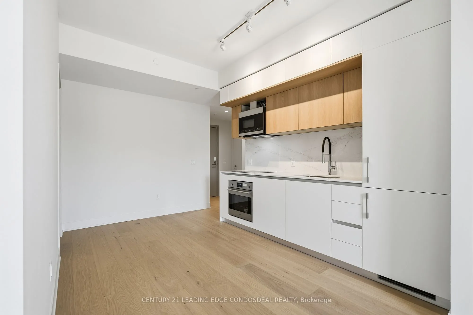 322 Dupont Street #207