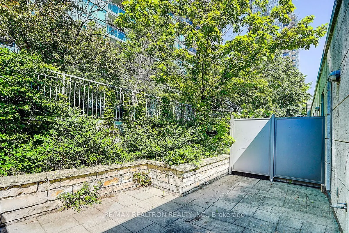 274 Duplex Avenue #9
