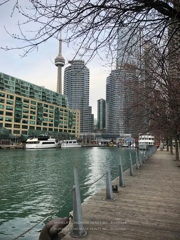 39 Queens Quay E #1029