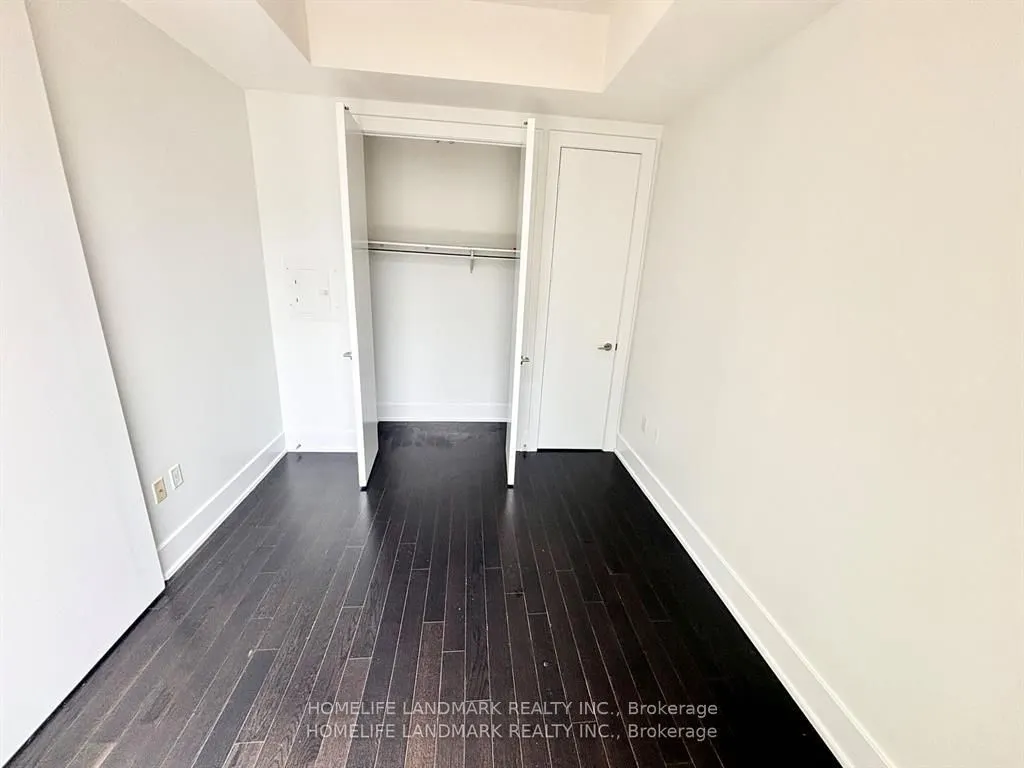 39 Queens Quay E #1029