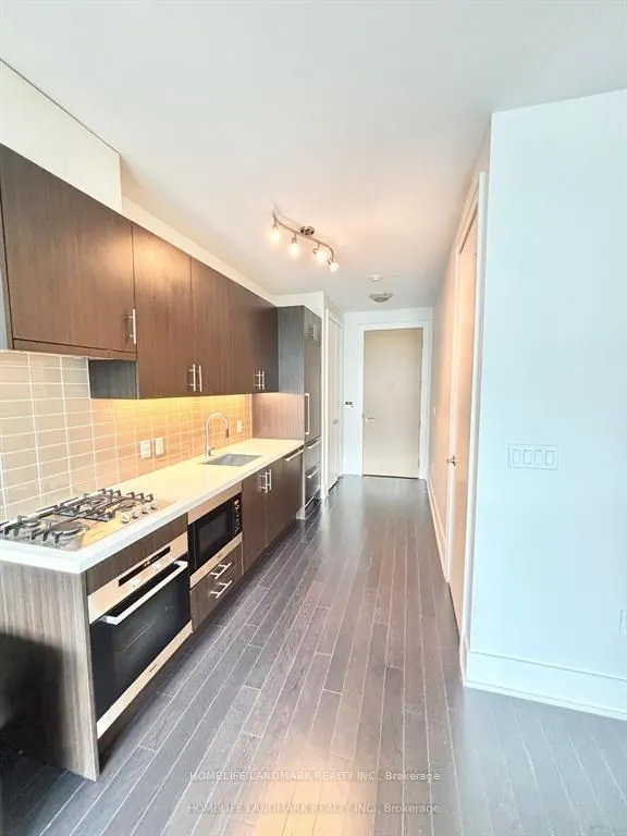 39 Queens Quay E #1029