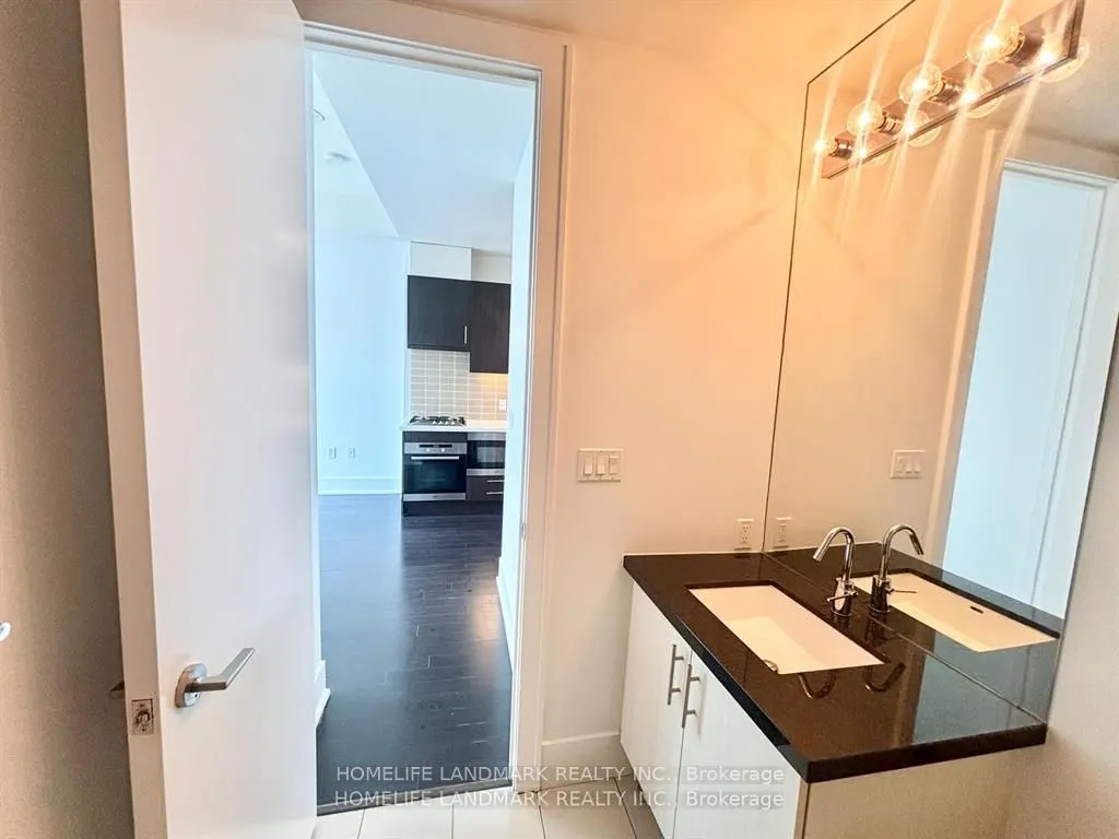 39 Queens Quay E #1029