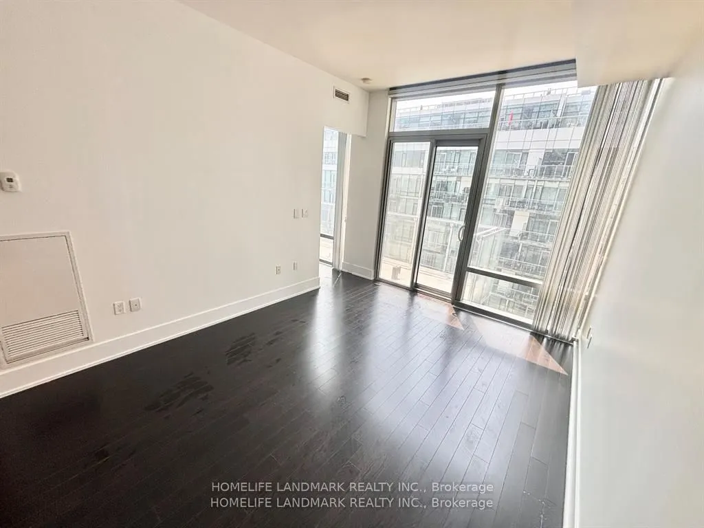 39 Queens Quay E #1029