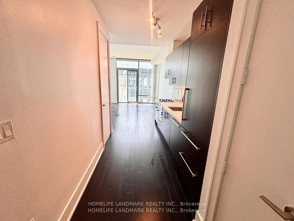 39 Queens Quay E #1029