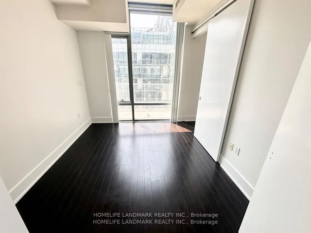 39 Queens Quay E #1029