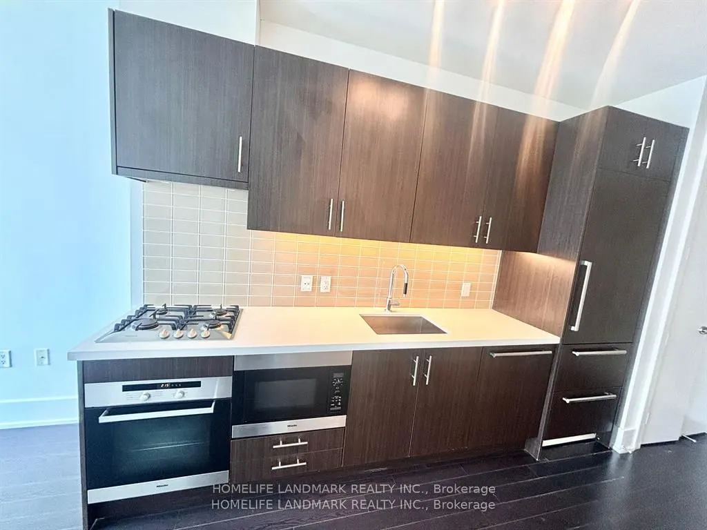 39 Queens Quay E #1029