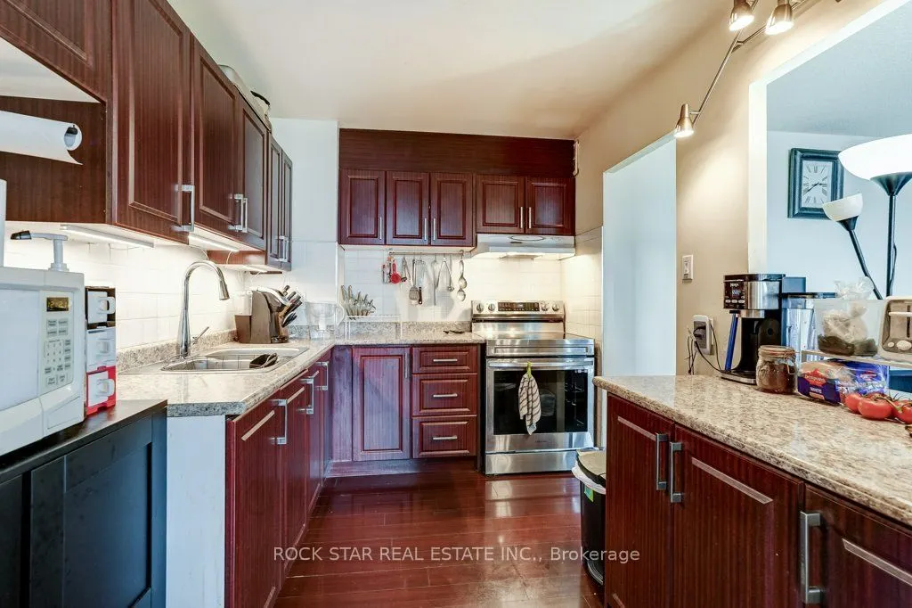 10 Sunny Glenway #1711