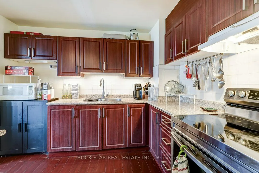 10 Sunny Glenway #1711