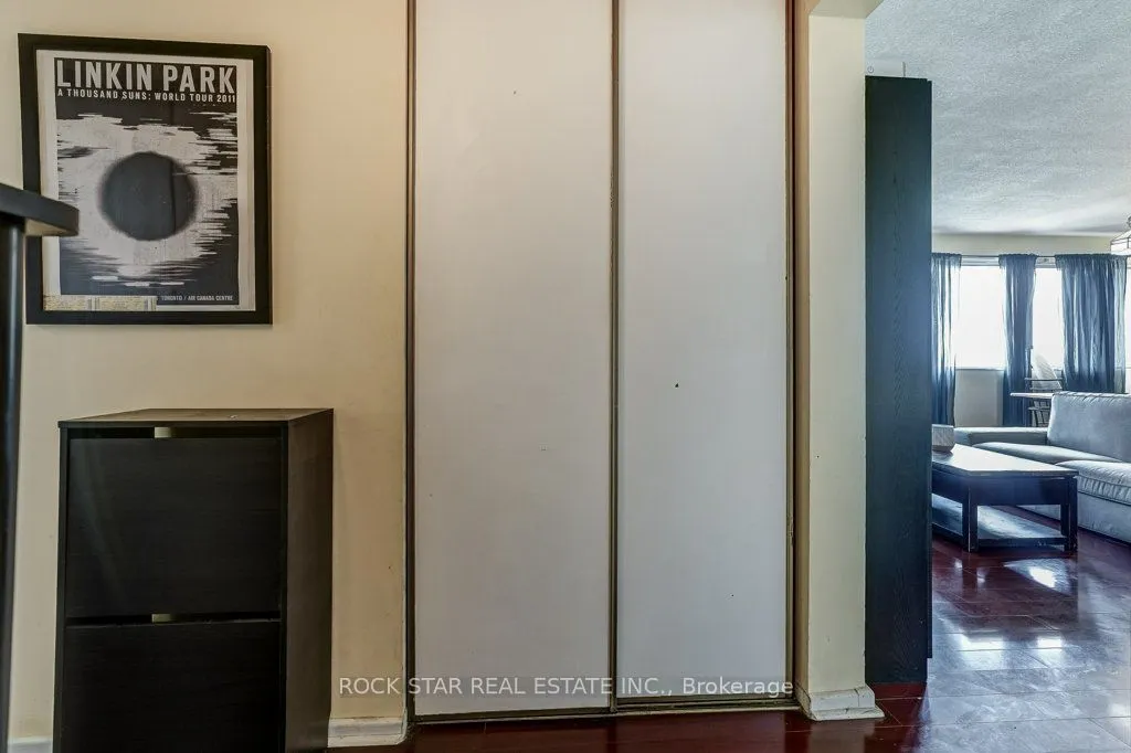 10 Sunny Glenway #1711