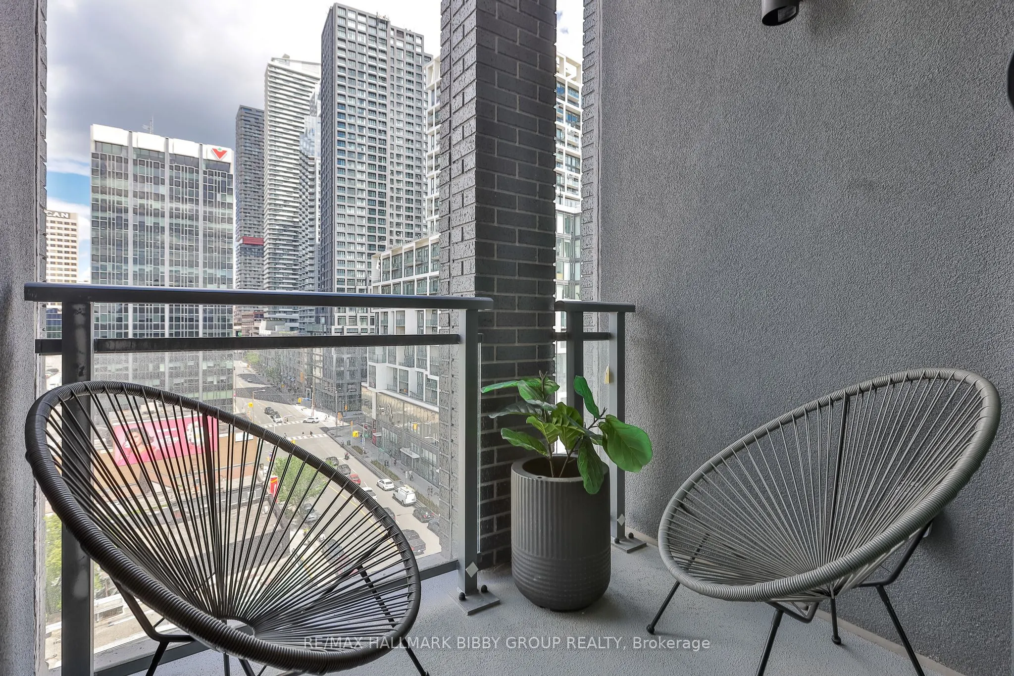 1 Hillsdale Avenue W #902