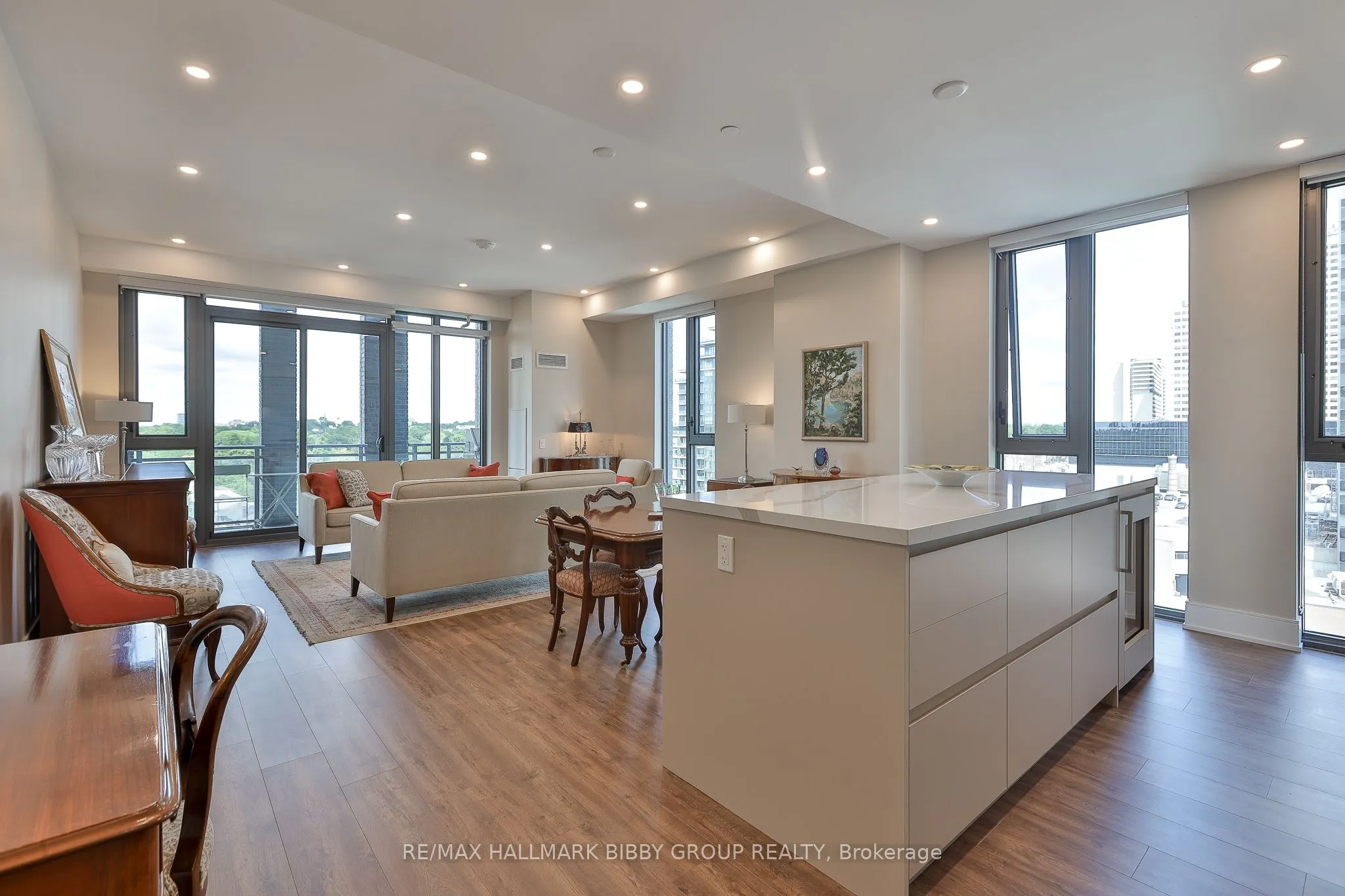 1 Hillsdale Avenue W #902