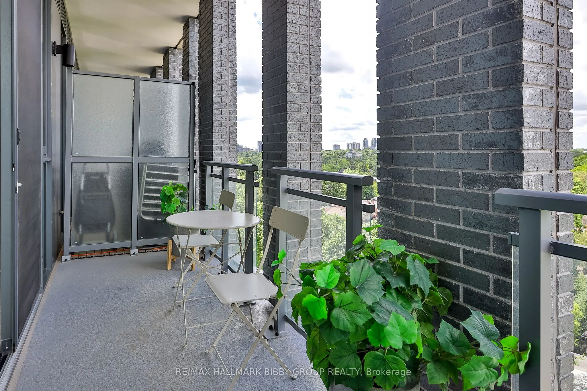 1 Hillsdale Avenue W #902