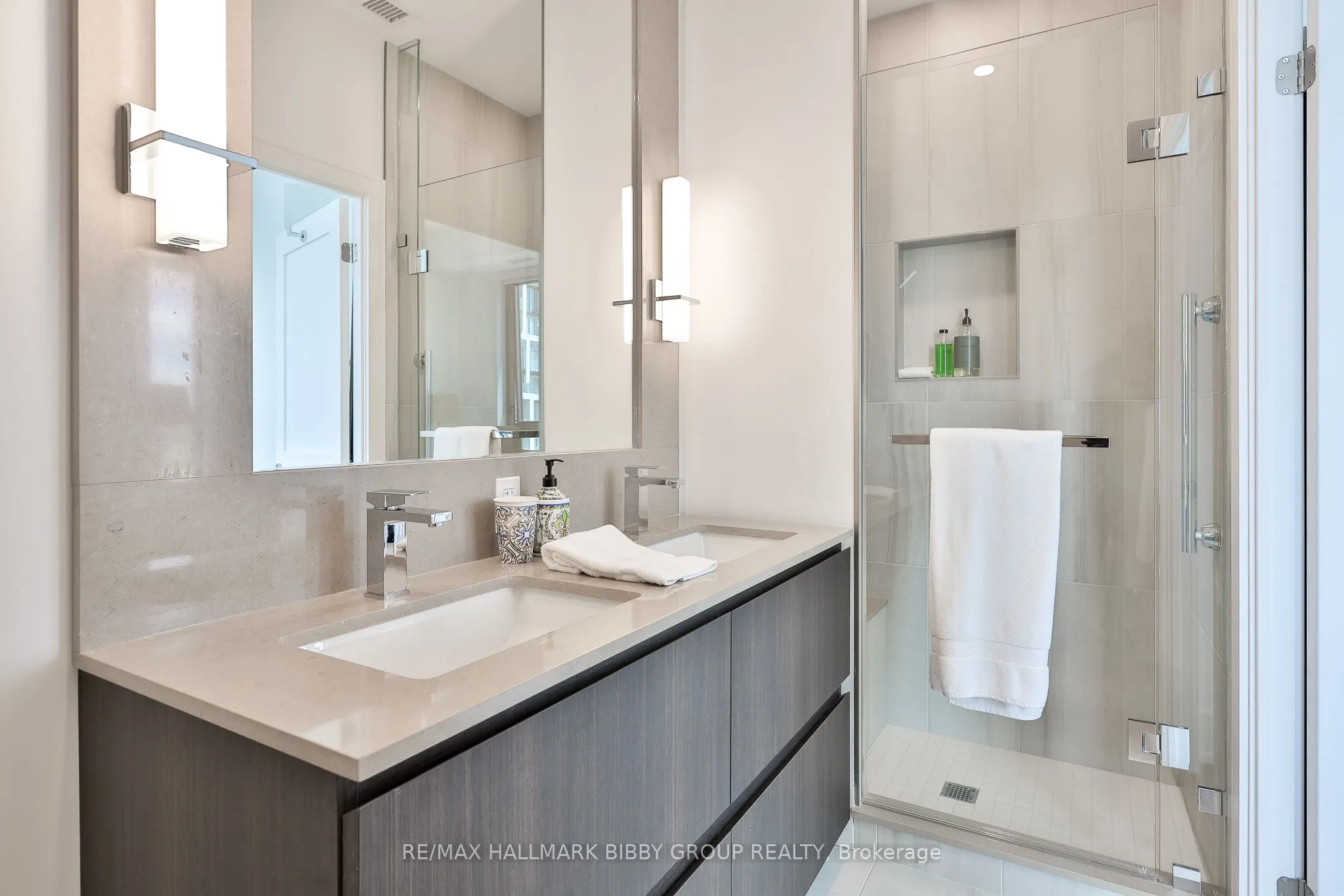 1 Hillsdale Avenue W #902