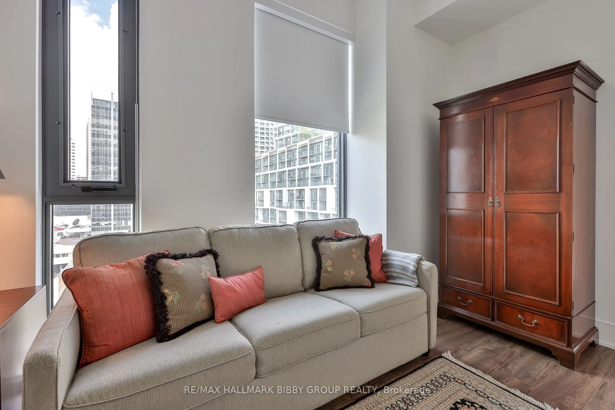 1 Hillsdale Avenue W #902