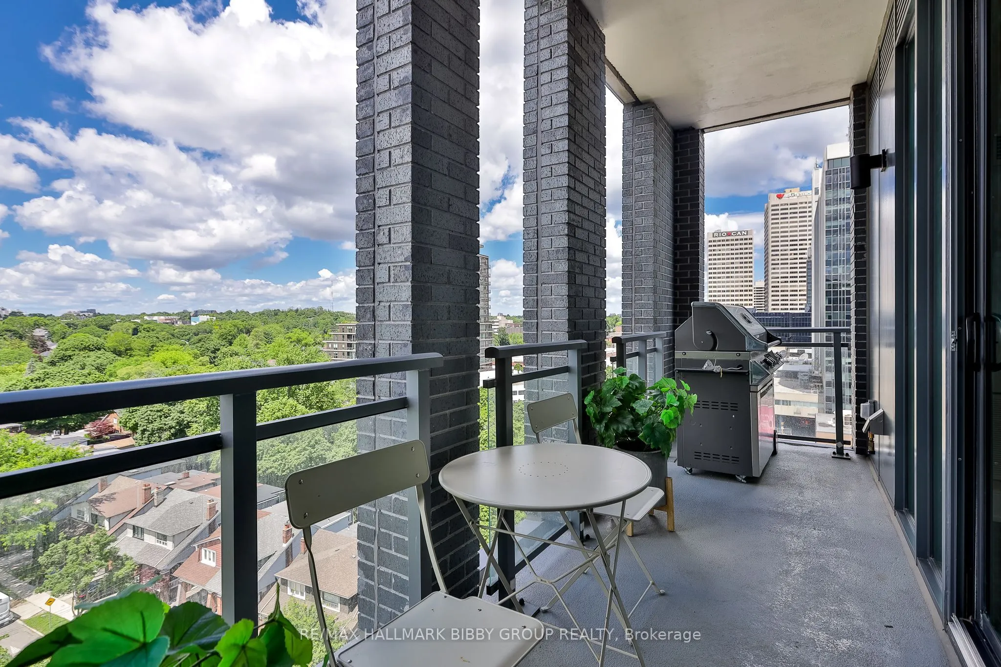 1 Hillsdale Avenue W #902