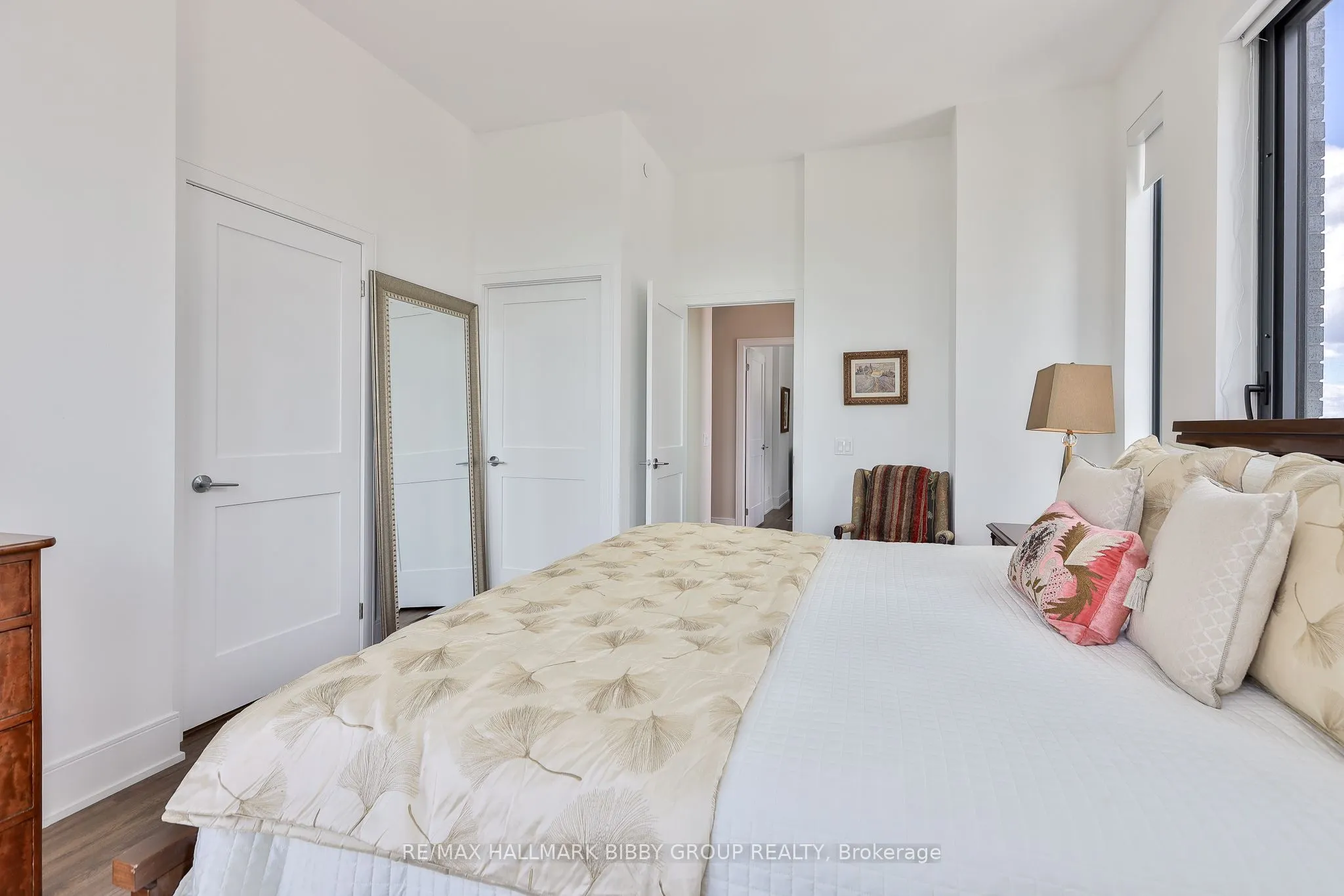 1 Hillsdale Avenue W #902