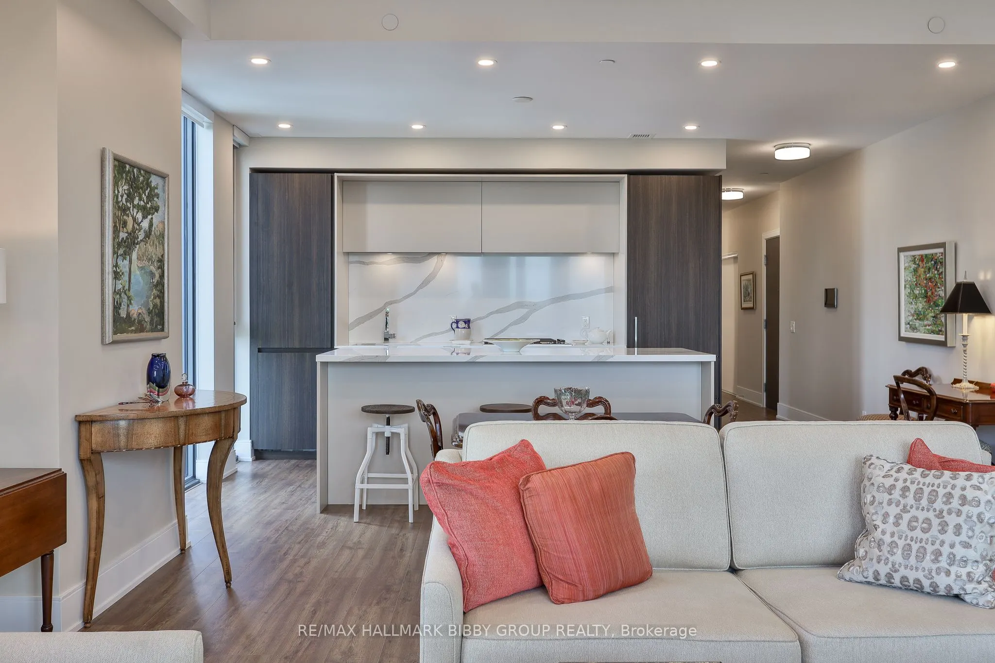 1 Hillsdale Avenue W #902