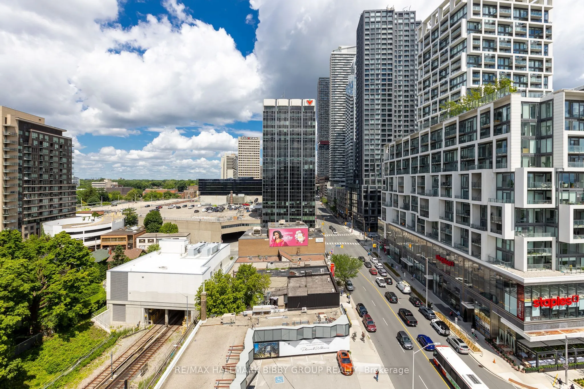 1 Hillsdale Avenue W #902