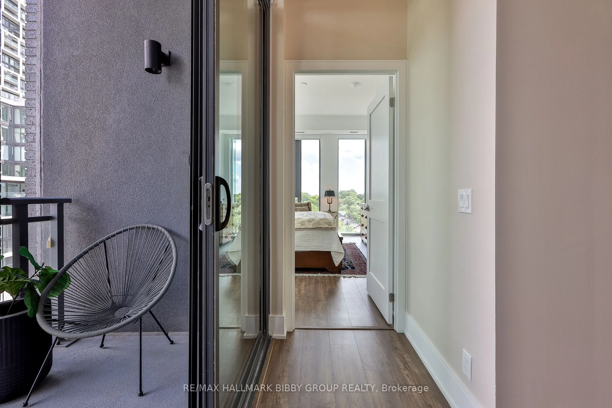 1 Hillsdale Avenue W #902