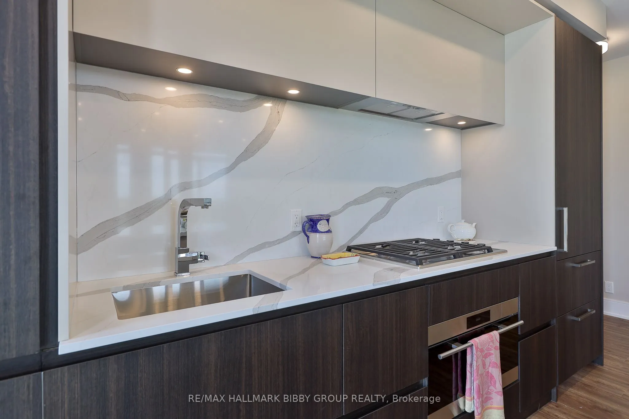 1 Hillsdale Avenue W #902