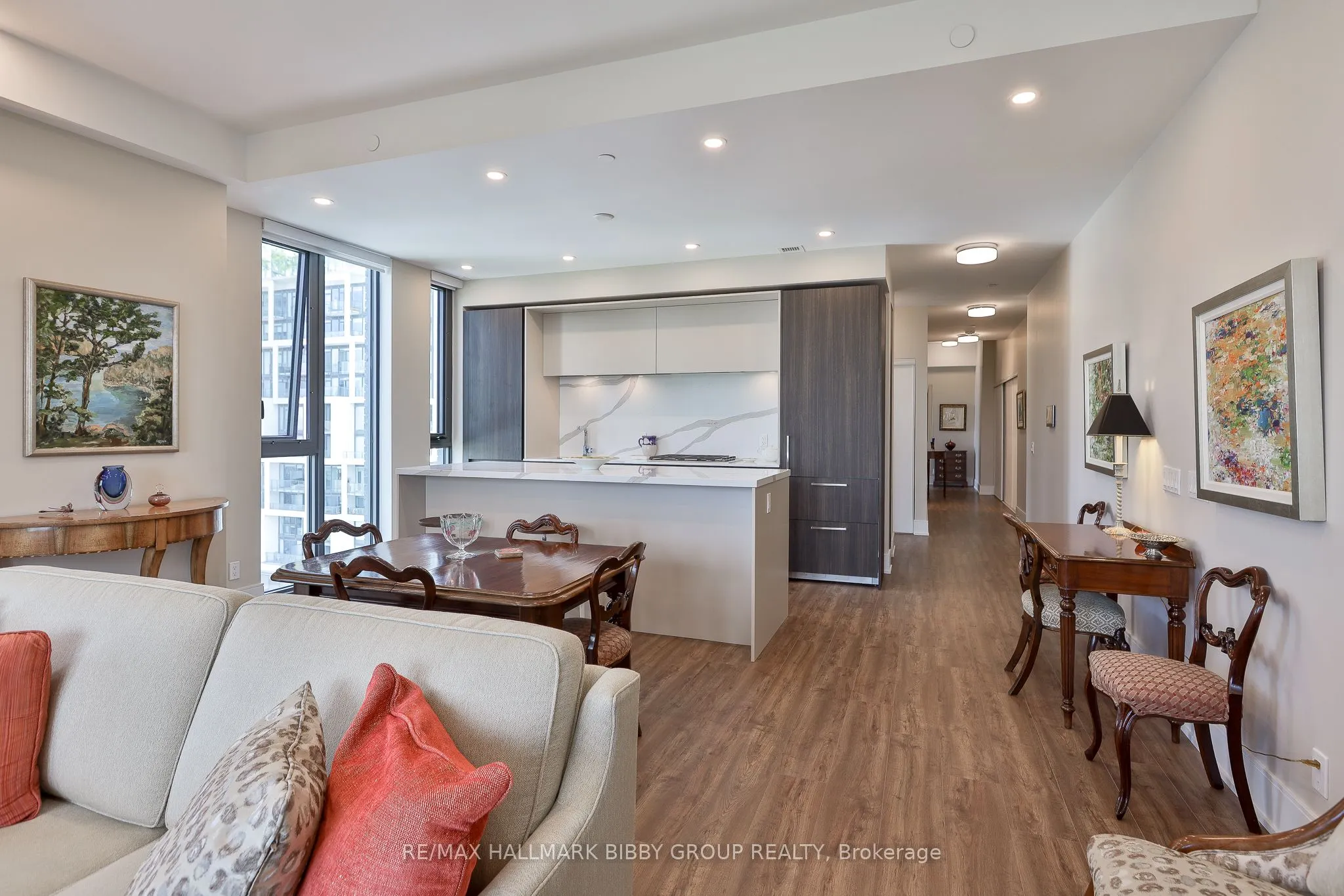 1 Hillsdale Avenue W #902