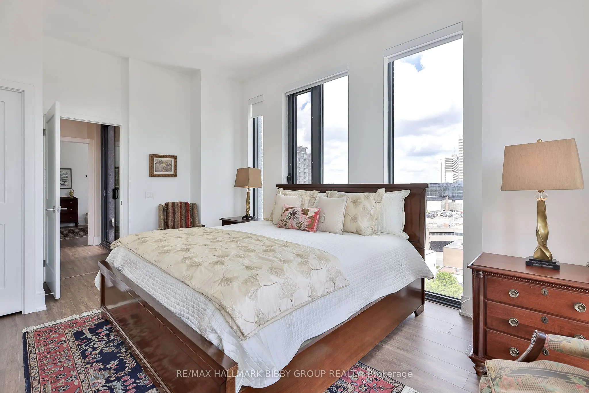 1 Hillsdale Avenue W #902