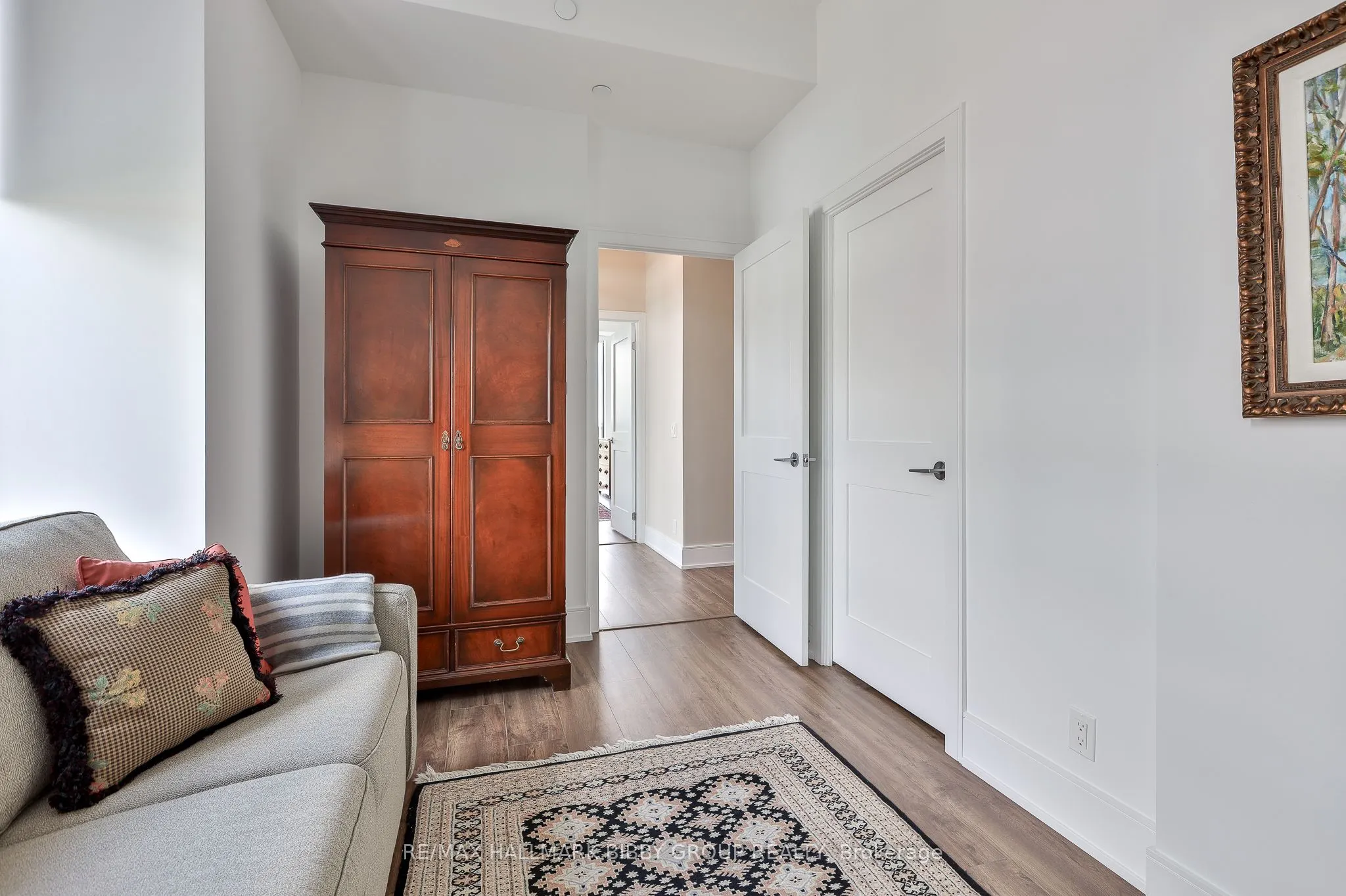 1 Hillsdale Avenue W #902