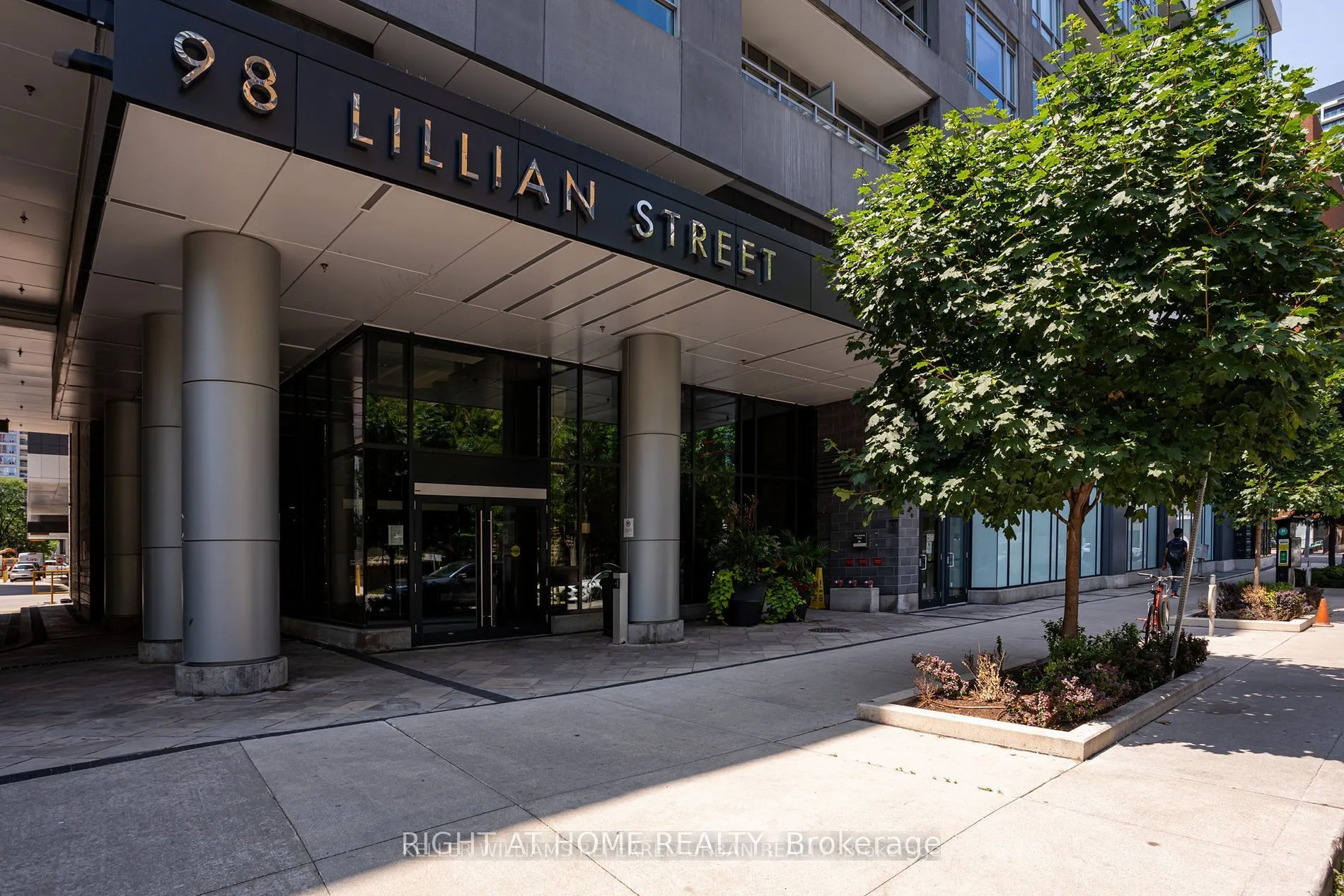 98 Lillian Street ## 916