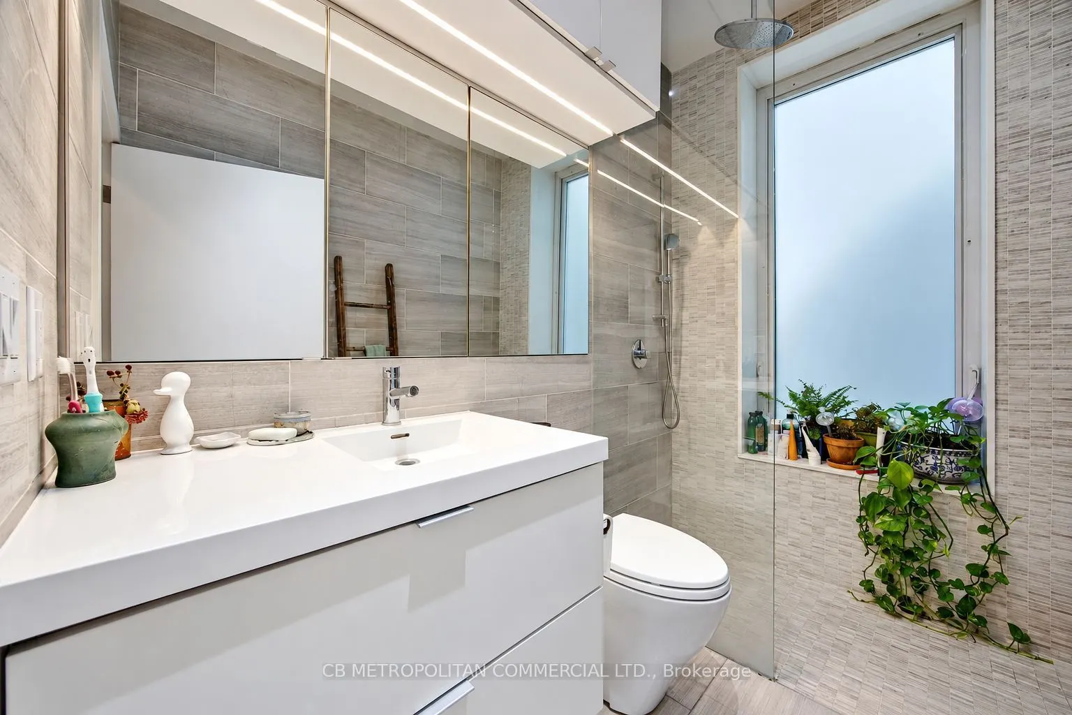 1024 Queen Street W