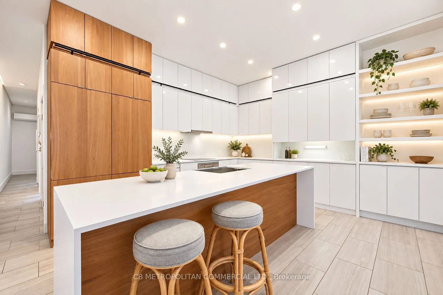 1024 Queen Street W