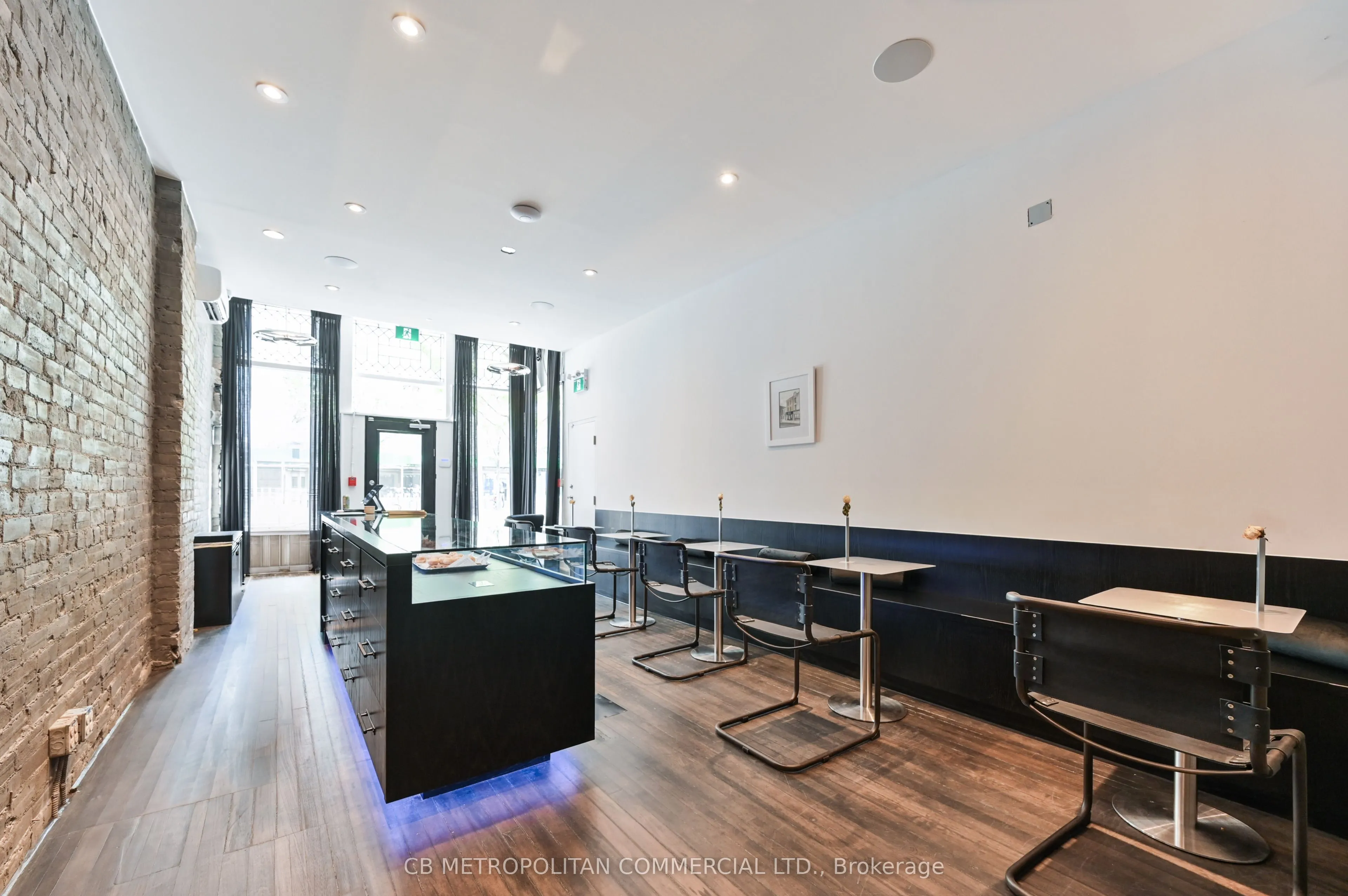 1024 Queen Street W