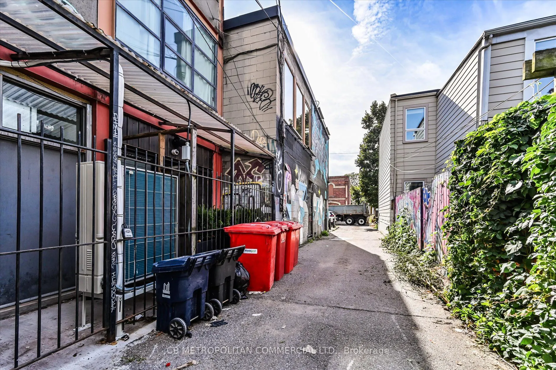 1024 Queen Street W