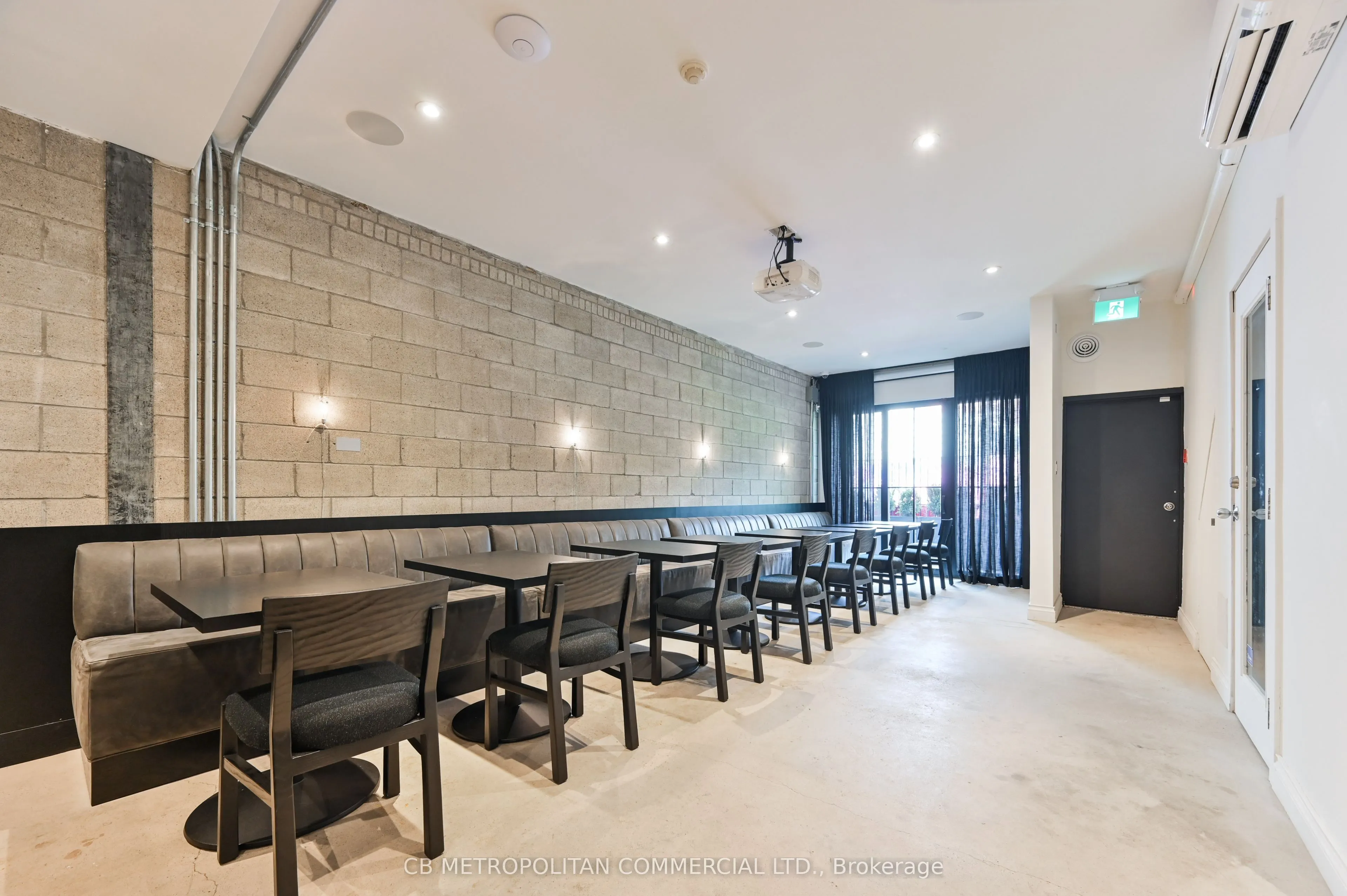 1024 Queen Street W
