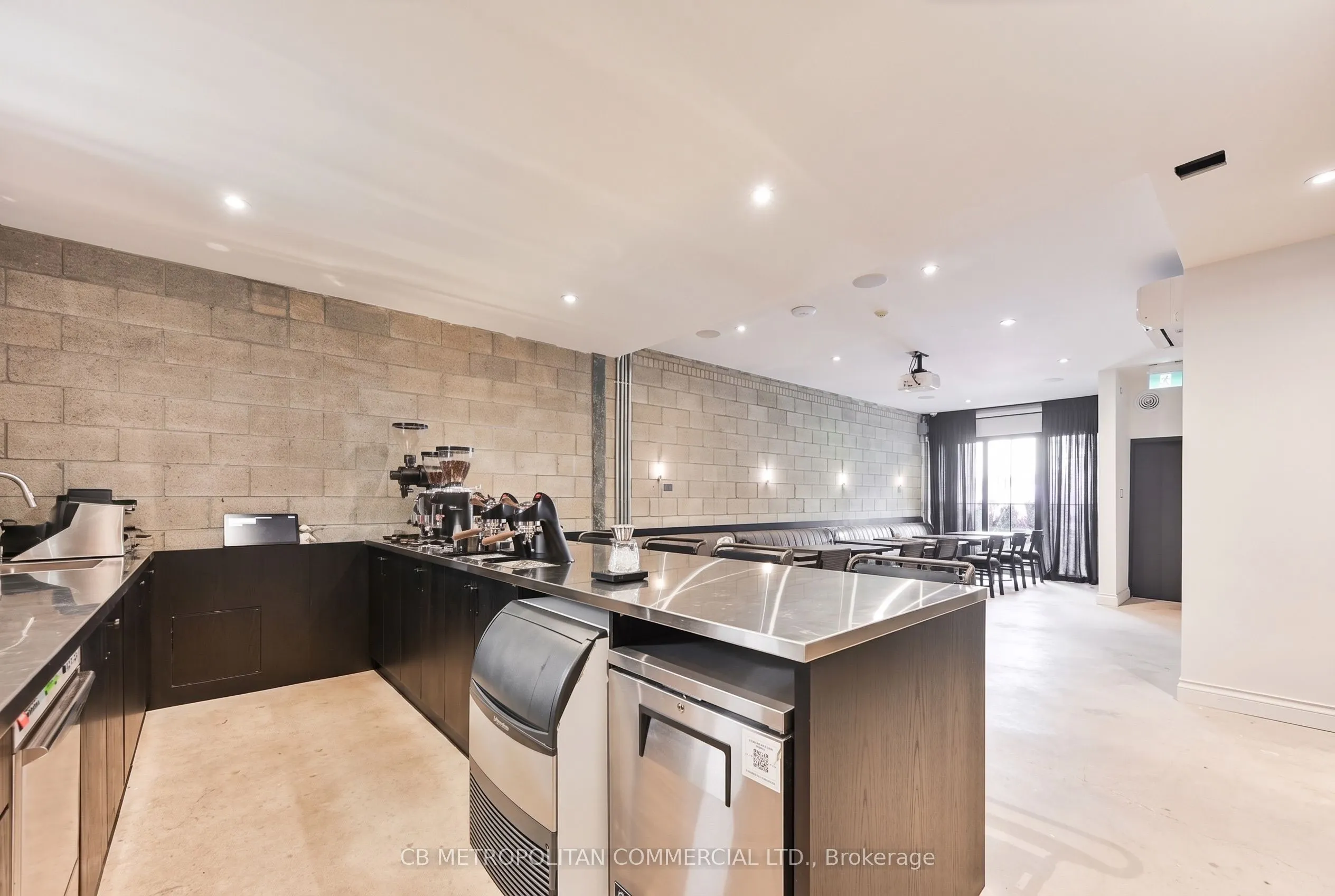 1024 Queen Street W