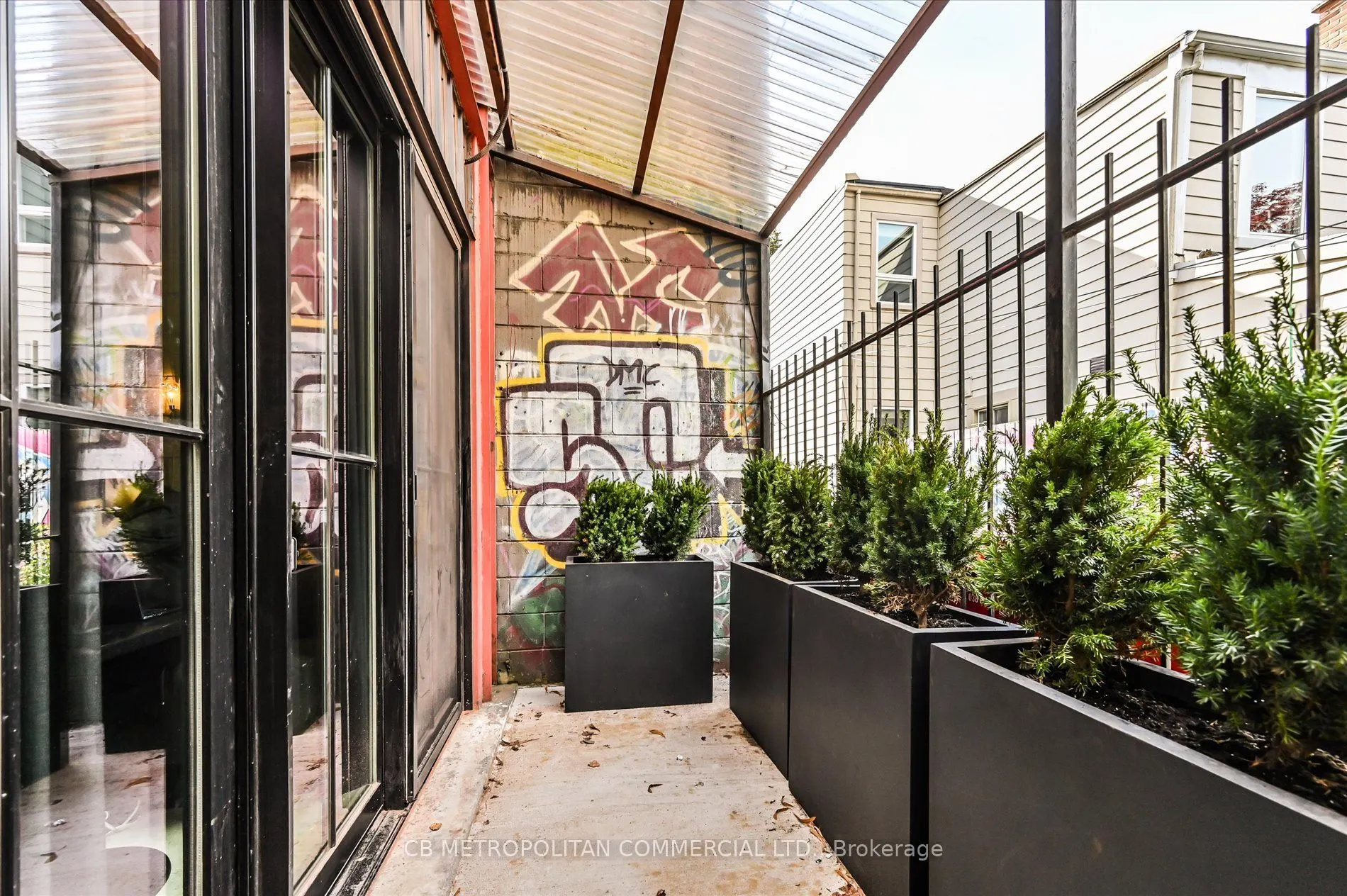 1024 Queen Street W