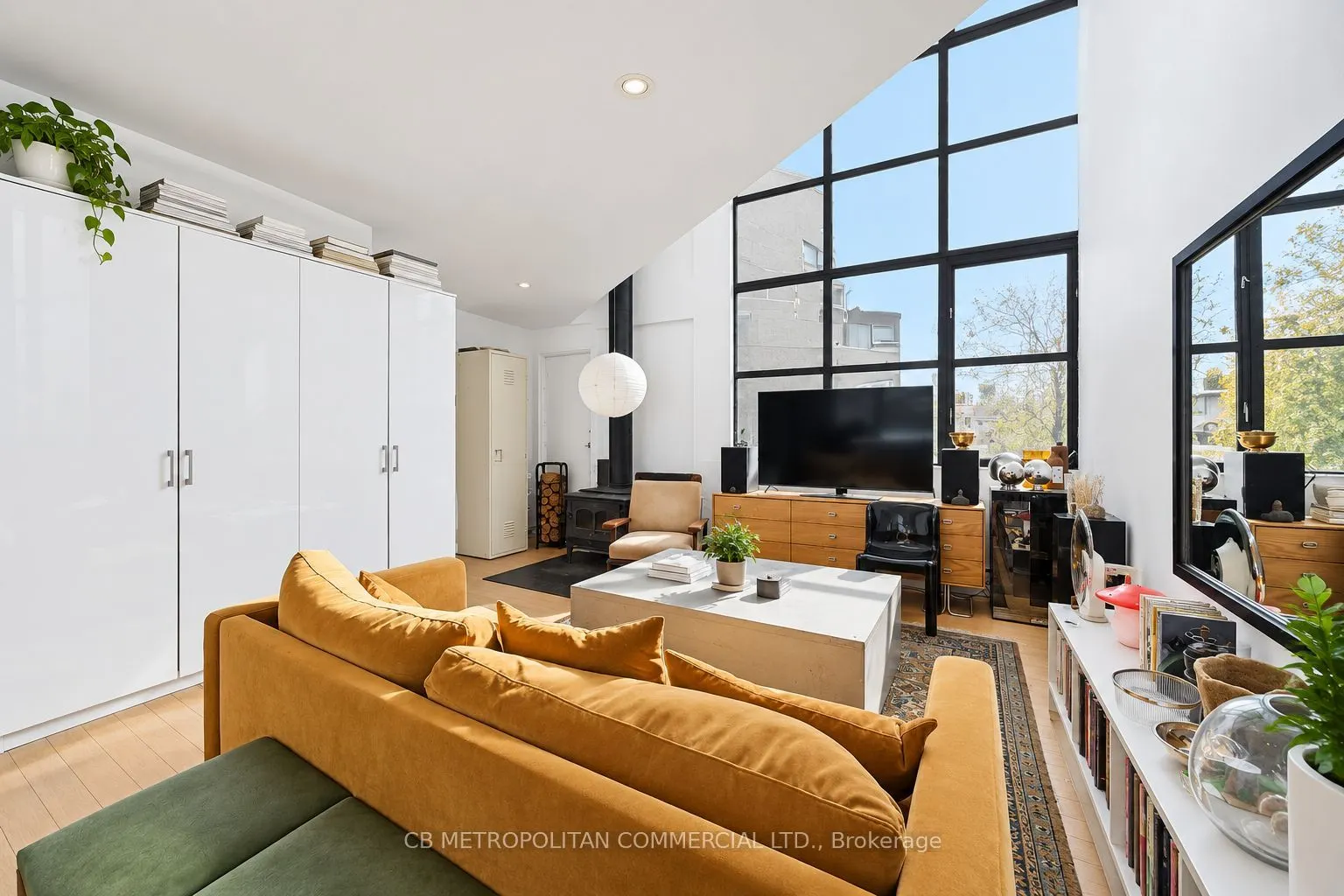1024 Queen Street W