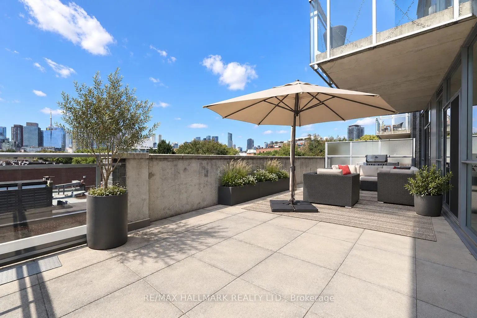 510 King Street E #402
