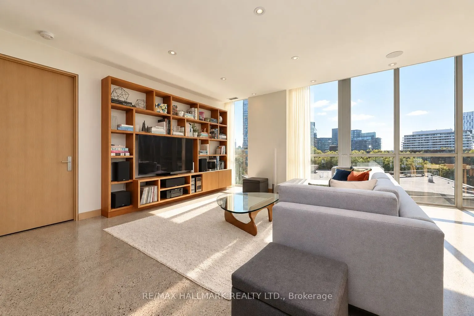 510 King Street E #402