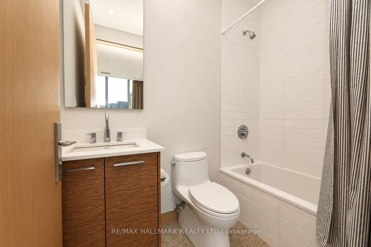 510 King Street E #402