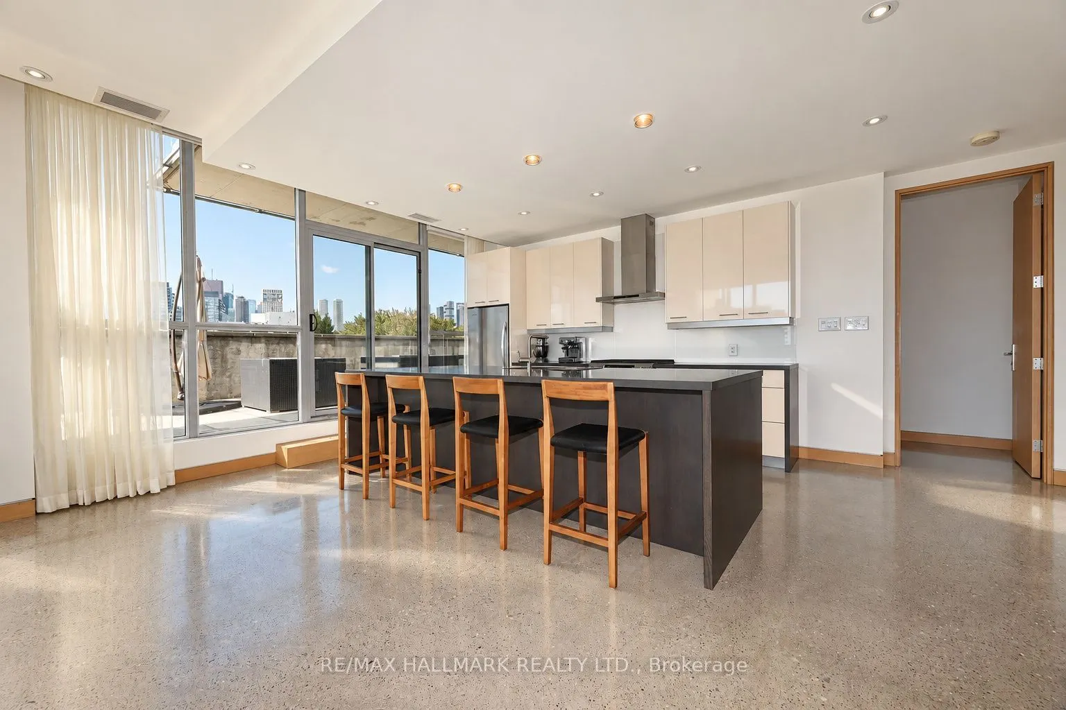510 King Street E #402