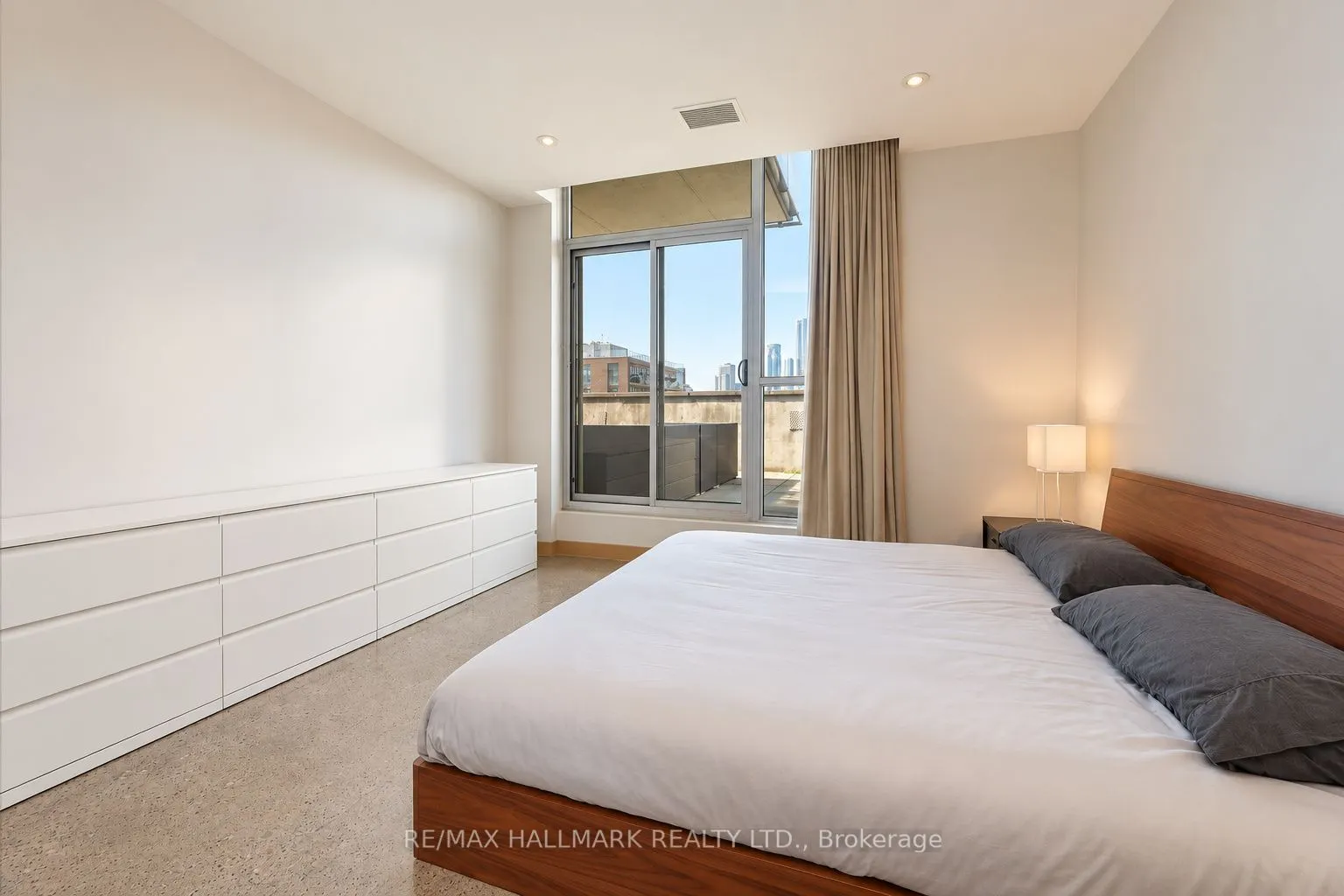 510 King Street E #402