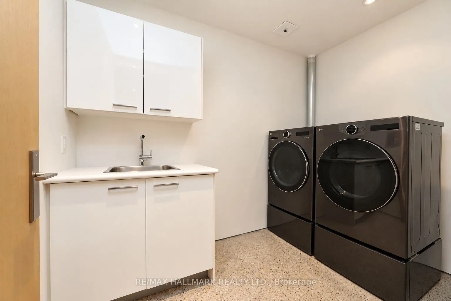 510 King Street E #402