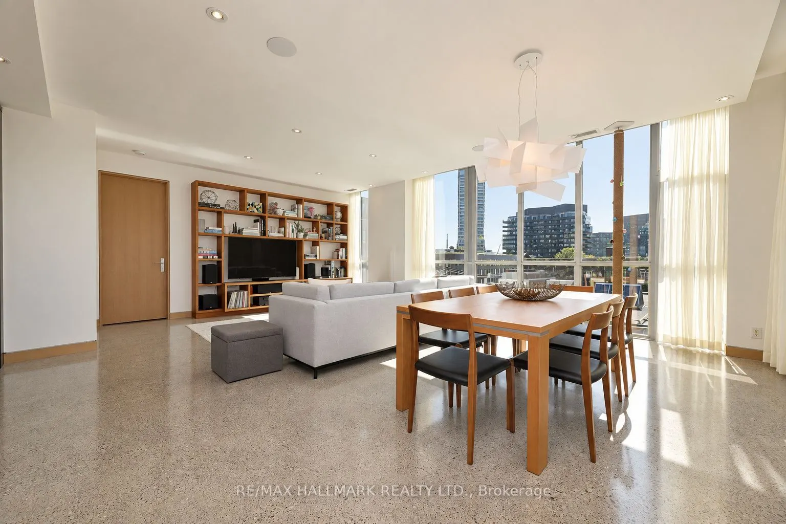 510 King Street E #402